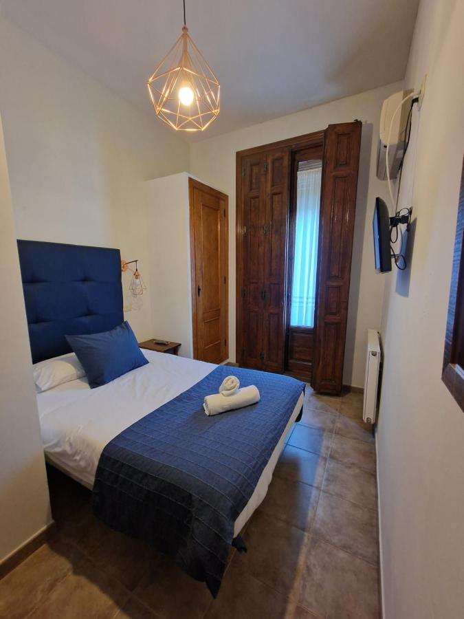 Hostal La Colonial Madrigal de la Vera Buitenkant foto