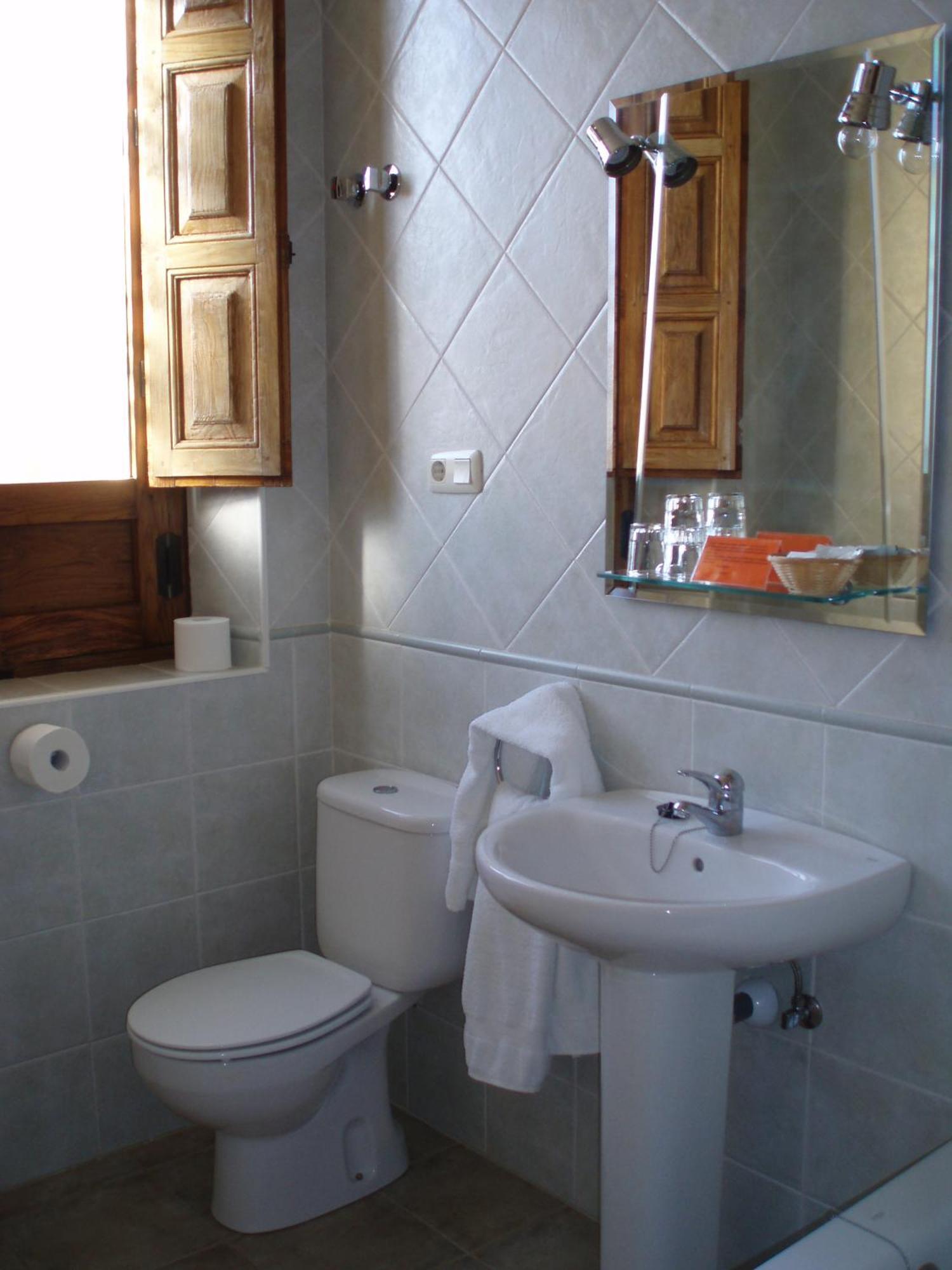 Hostal La Colonial Madrigal de la Vera Buitenkant foto