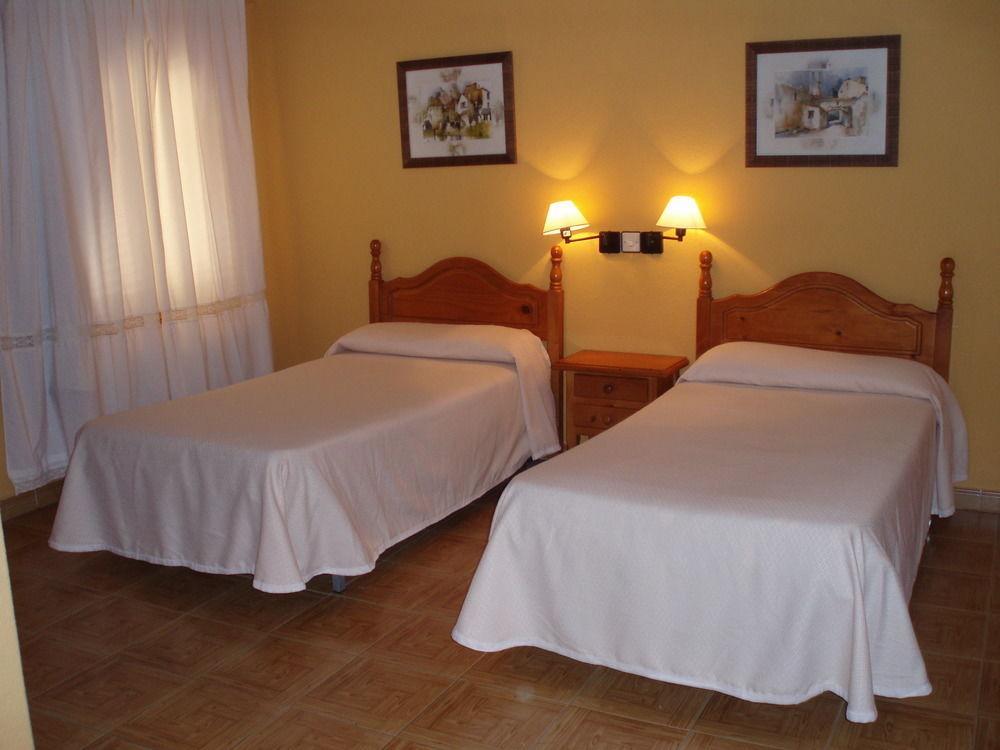 Hostal La Colonial Madrigal de la Vera Buitenkant foto